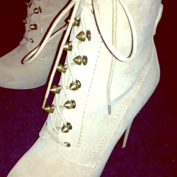 High heel boots - Picture 1 of 4