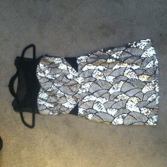 ❌❌SOLD❌❌Gold sequin mini dress! - Picture 3 of 4
