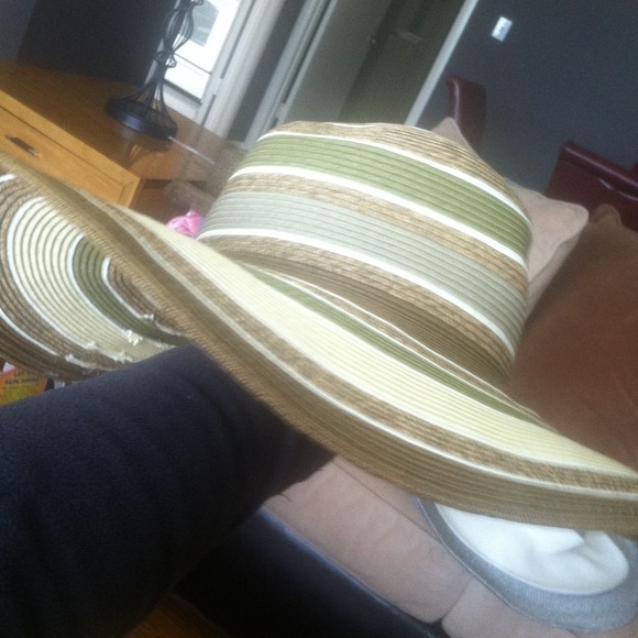 Hat - Picture 3 of 3