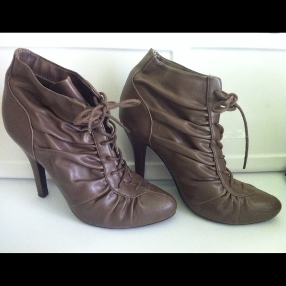 SOLD! 💥💥💥 Short heels. - Picture 1 of 3