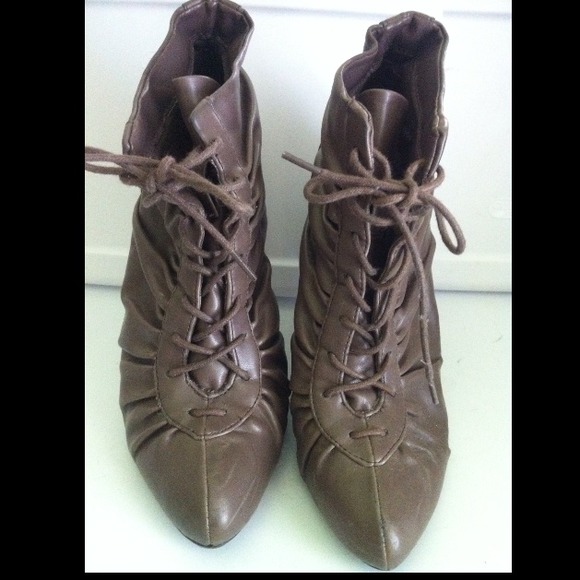 SOLD! 💥💥💥 Short heels. - Picture 2 of 3