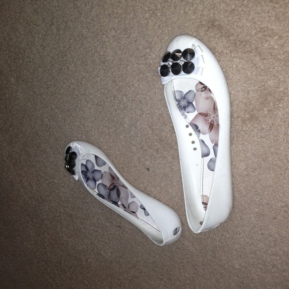 Flats - Picture 2 of 3