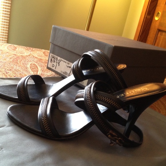 ❌SOLD❌Alexander McQueen Heels - Picture 2 of 4