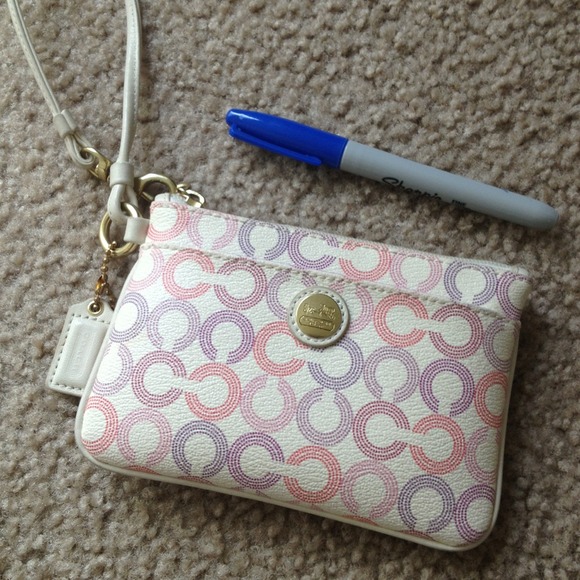 Sold in bundle📦Coach leather wristlet - Picture 2 of 4