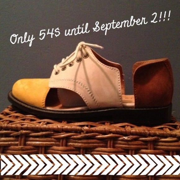 Reserved😘 MINIMARKET Cut-Out Oxfords! Rare⚡