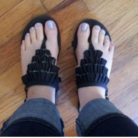 BUNDLED FOR TIFFYBOO Sandals and bras