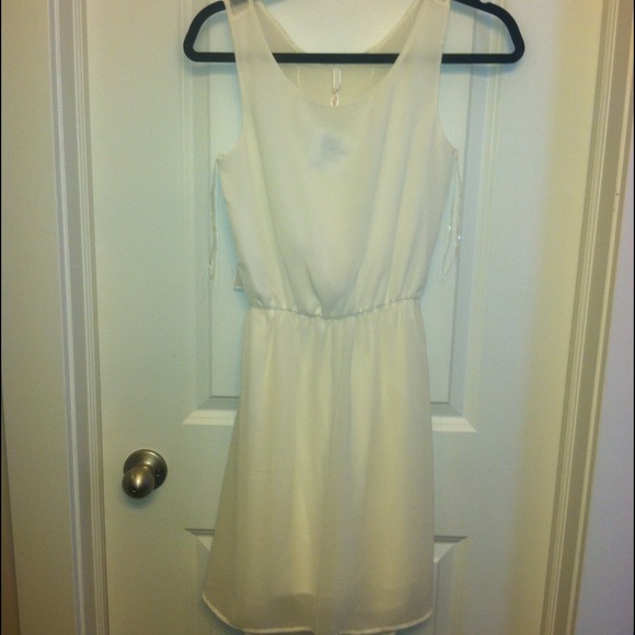 ❌❌SOLD❌❌Open back white dress!