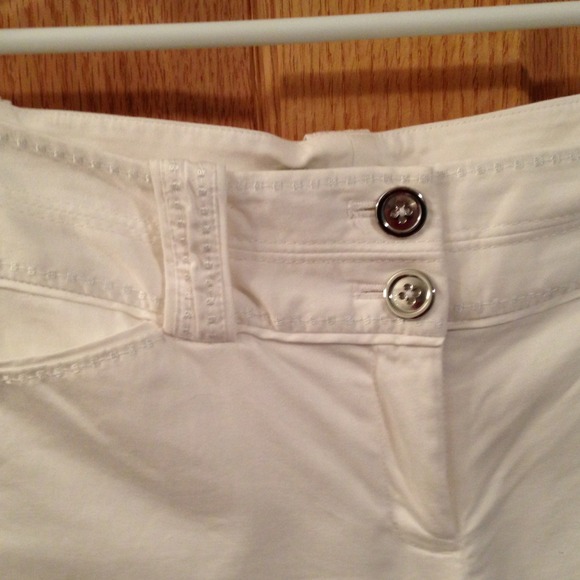 White House Black Market Capri