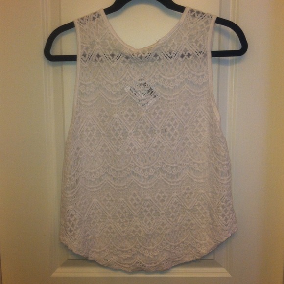 SOLD! White lacy skull tank - Picture 3 of 3