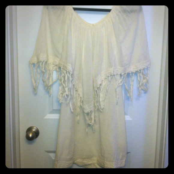 ❌❌SOLD❌❌Billabong white fringe mini!
