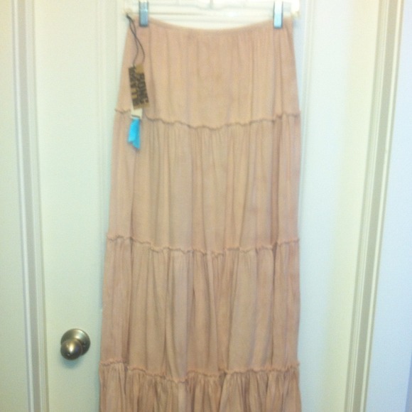 ❌❌SOLD❌❌blush tiered maxi skirt