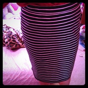 SOLD🔴Black and white striped skirt