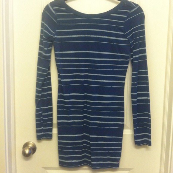 ❌❌SOLD❌❌Billabong long sleeve fitted dress