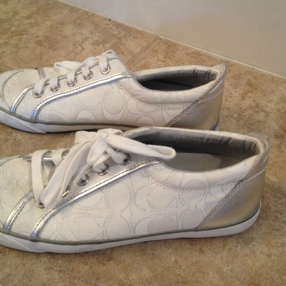 White coach tennis shoes
