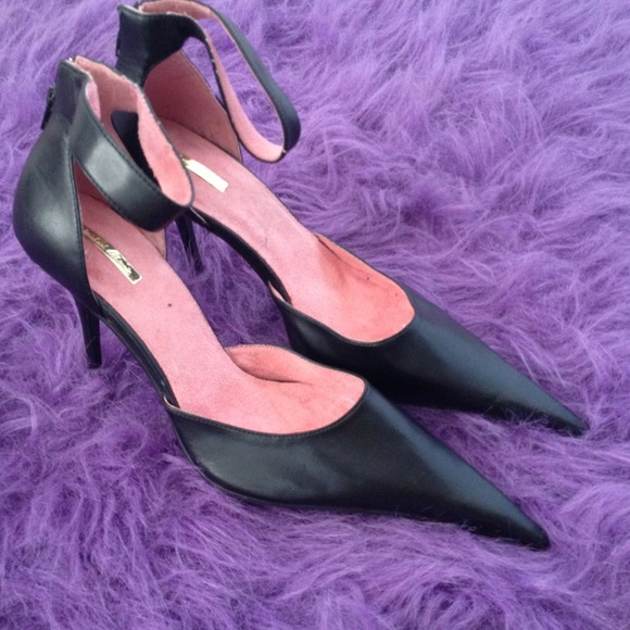 👠 - Picture 2 of 4