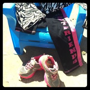 BNWOT Skechers  pink & silver tennis shoes