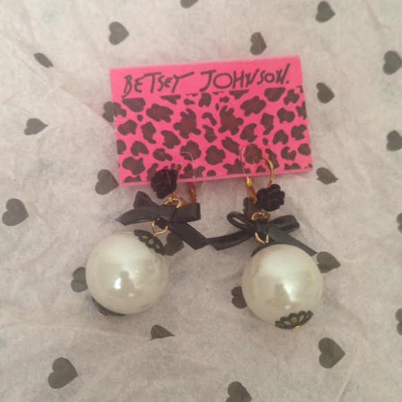 Brand new earrings - Picture 2 of 2