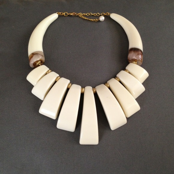 *RESERVED FOR @Jenb2*  Oxford Trunk Necklace *NEW*