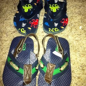 Two pairs of boy flip flips size 4/5