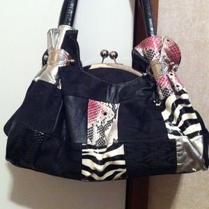 Cute lightly used 3 pocket purse