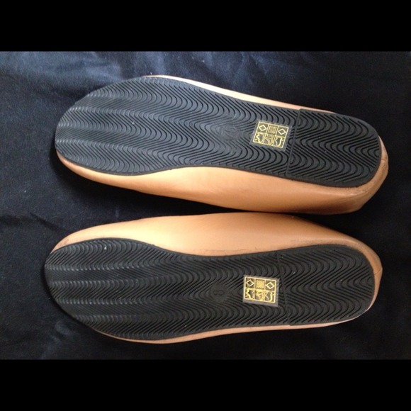 Papaya brand tan leather flats! - Picture 3 of 3
