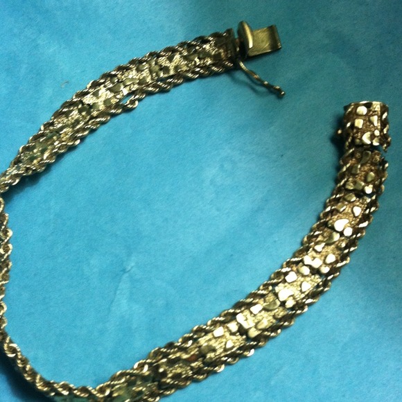 Nugget with rope trim on sides braclet