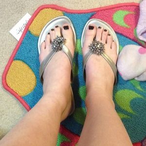 SOLD IN BUNDLE Silver flip flops!