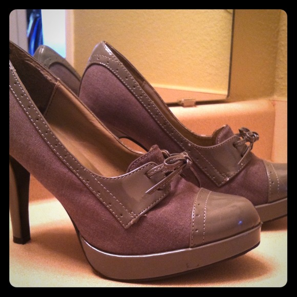 Cute grey heels and butterfly braclet