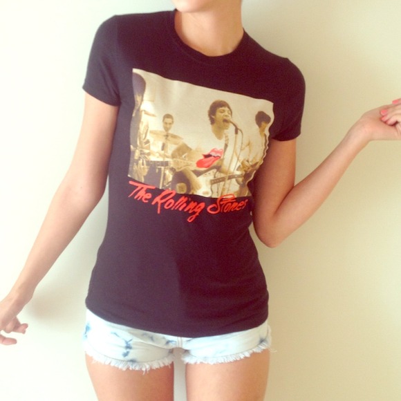 SOLDinBUNDLE Black Tee Small