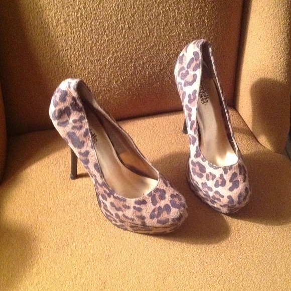 Leopard Pumps