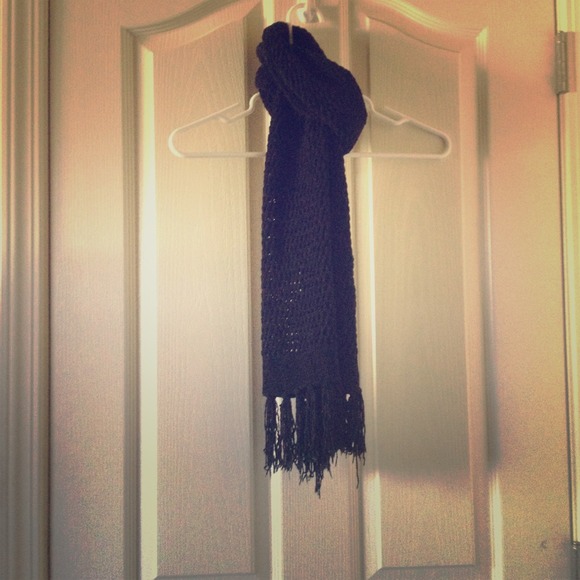 Black scarf w/ Fringe 😍