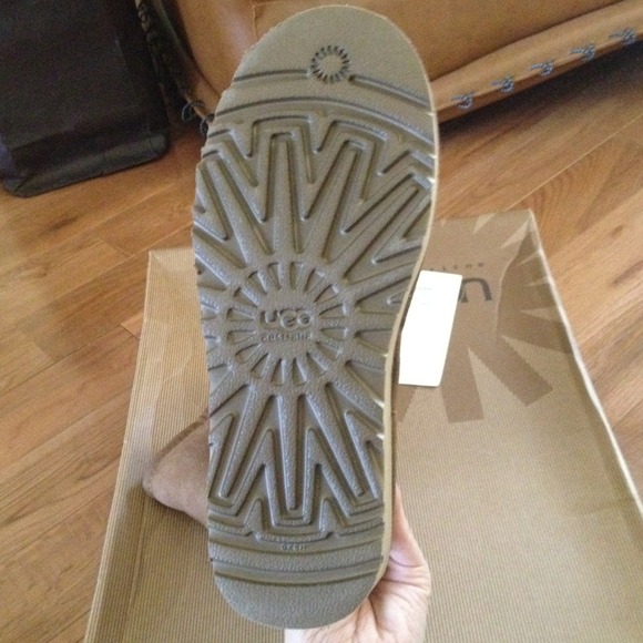 Boots - Picture 4 of 4