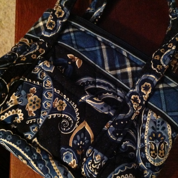 SOLD! Tiny Vera Bradley purse - Picture 4 of 4