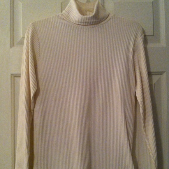 Medium t/neck