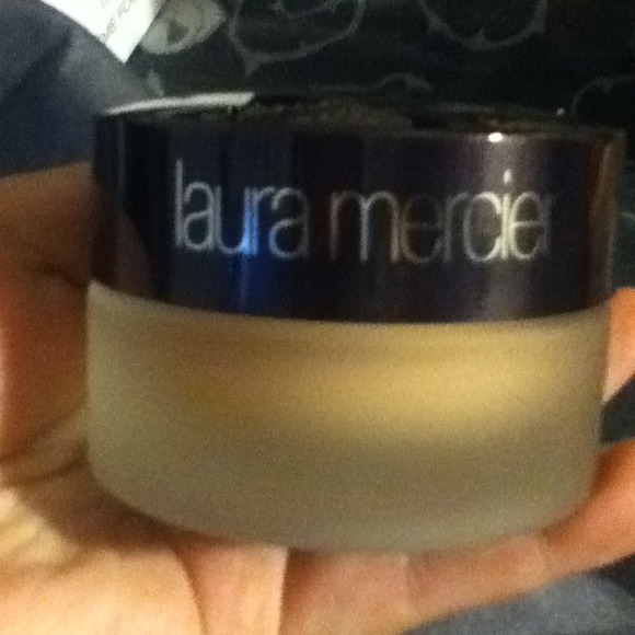 Laura mercier creme foundation