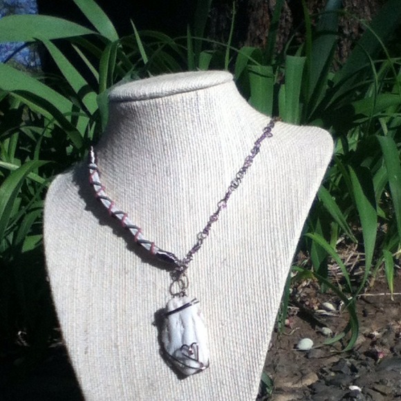 Wire Wrapped Shell Necklace - Picture 4 of 4
