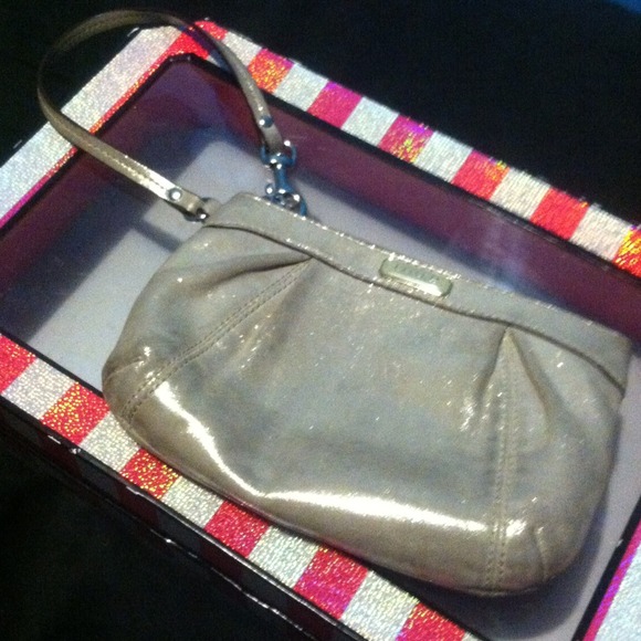 Coach Clutches & Wallets - Authentic Unique coach Wristlet