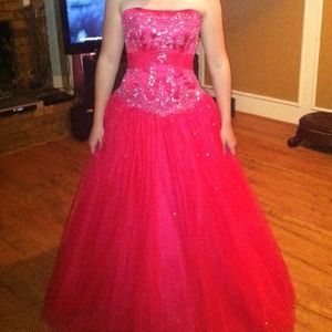 Fusia Cinderella style prom/formal dress!