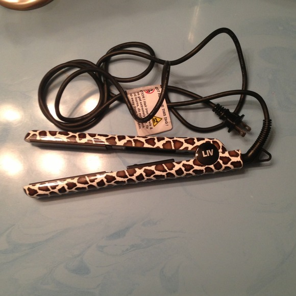 TRADED ❌LIV flat iron 💗