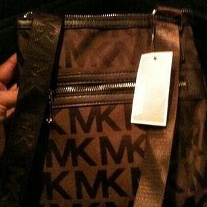 Side pocket band pocketbook