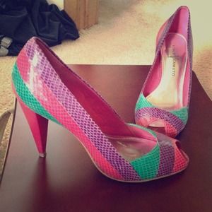 Super hot Vince Camuto peeptoe heels
