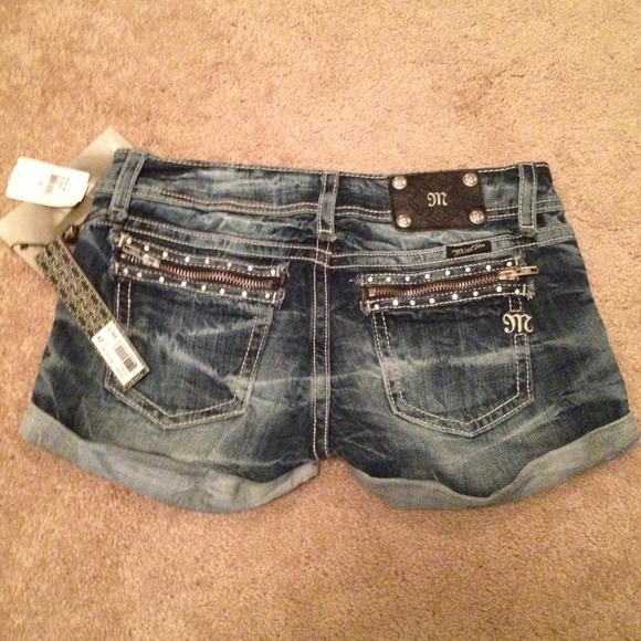 🚫No longer available🚫Miss me denim shorts - Picture 2 of 2