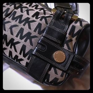 ~~SOLD~~ Authentic Michael Kors Satchel