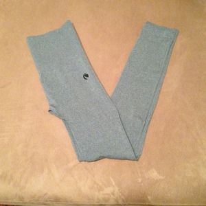 🔴Sold in bundle🔴🌺NWOT, gray leggings.