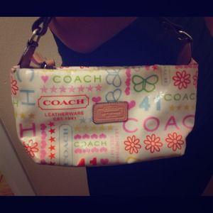 Coach bag with cute designs -  Great for girls!🌸
