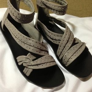 New B. Makowsky Grey Studded Leather Sandal