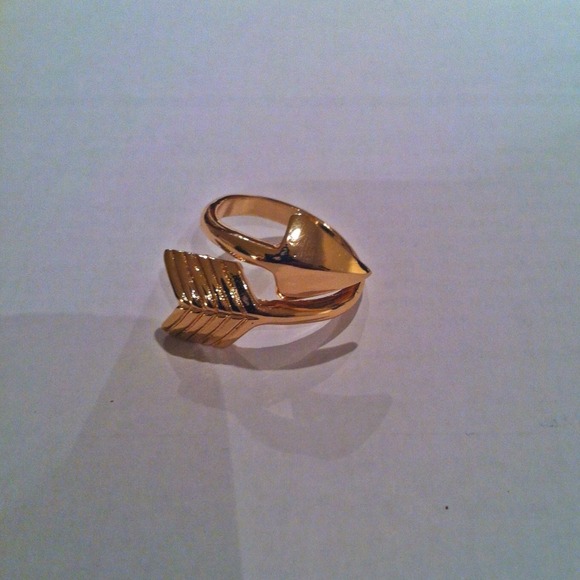 ❌SOLD❌ Gold Arrow Ring