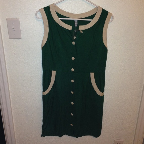 Adorable vintage inspired green dress.