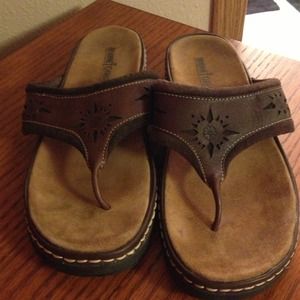 Leather Minnetonka moccasins sandals