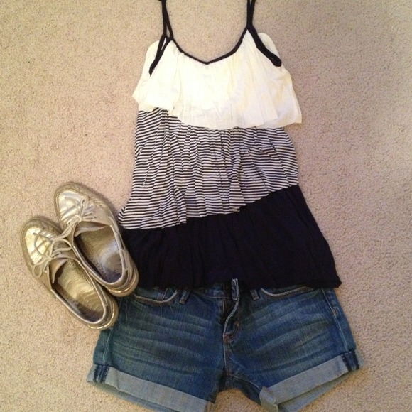 **SOLD** Ruffle tiered tank